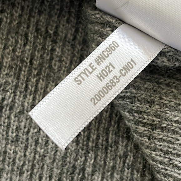 Madewell Plus Size Asherton Waffle Henley Sweater in gray size 1X - Picture 10 of 10